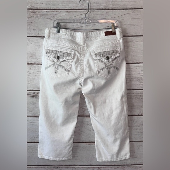 VGS White Embellished Capri Jeans - Size 10
Summer Career Beach Office Casual - Picture 7 of 7